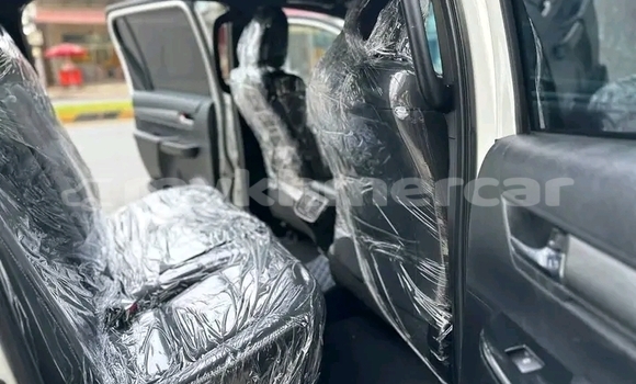 Acheter Occasion Voiture Toyota Hiluxe Revo Blanc à Stung Treng, Stung Treng Province Acheter Occasion Voiture Toyota Hiluxe Revo Blanc à Stung Treng, Stung Treng Province