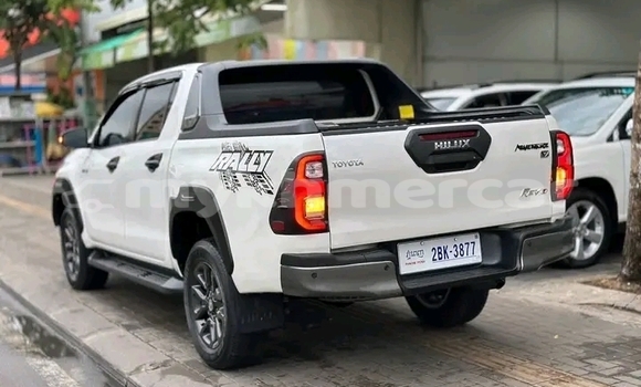 Acheter Occasion Voiture Toyota Hiluxe Revo Blanc à Stung Treng, Stung Treng Province Acheter Occasion Voiture Toyota Hiluxe Revo Blanc à Stung Treng, Stung Treng Province
