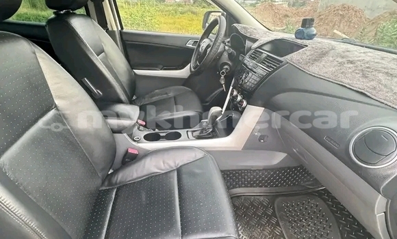 Acheter Occasion Voiture Mazda BT-50 Blanc à Chbar Mon, Kampong Speu Province Acheter Occasion Voiture Mazda BT-50 Blanc à Chbar Mon, Kampong Speu Province