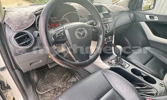 Acheter Occasion Voiture Mazda BT-50 Blanc à Chbar Mon, Kampong Speu Province Acheter Occasion Voiture Mazda BT-50 Blanc à Chbar Mon, Kampong Speu Province