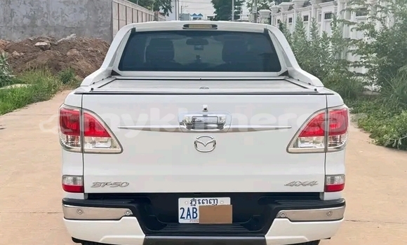 Acheter Occasion Voiture Mazda BT-50 Blanc à Chbar Mon, Kampong Speu Province Acheter Occasion Voiture Mazda BT-50 Blanc à Chbar Mon, Kampong Speu Province