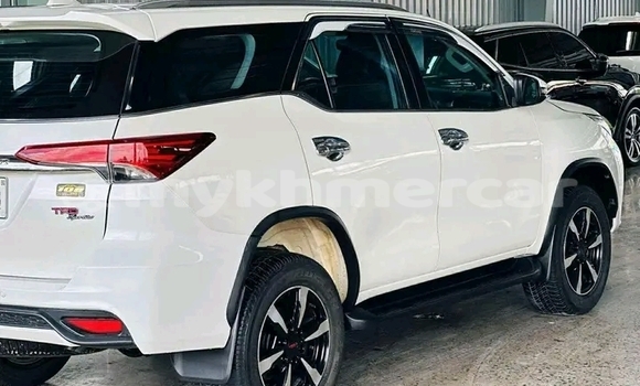 Acheter Occasion Voiture Toyota Fortuner Blanc à Chbar Mon, Kampong Speu Province Acheter Occasion Voiture Toyota Fortuner Blanc à Chbar Mon, Kampong Speu Province