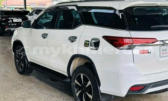 Acheter Occasion Voiture Toyota Fortuner Blanc à Chbar Mon, Kampong Speu Province Acheter Occasion Voiture Toyota Fortuner Blanc à Chbar Mon, Kampong Speu Province