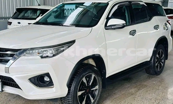 Acheter Occasion Voiture Toyota Fortuner Blanc à Chbar Mon, Kampong Speu Province Acheter Occasion Voiture Toyota Fortuner Blanc à Chbar Mon, Kampong Speu Province