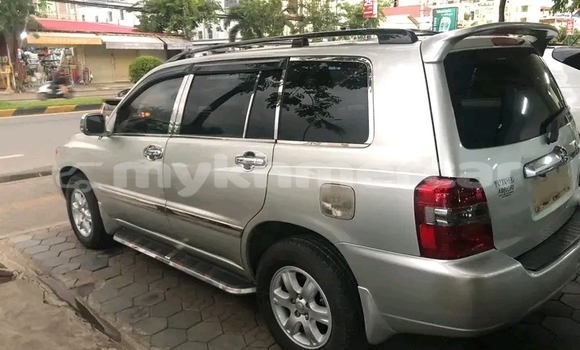 Acheter Occasion Voiture Toyota Highlander Autre à Chbar Mon, Kampong Speu Province Acheter Occasion Voiture Toyota Highlander Autre à Chbar Mon, Kampong Speu Province