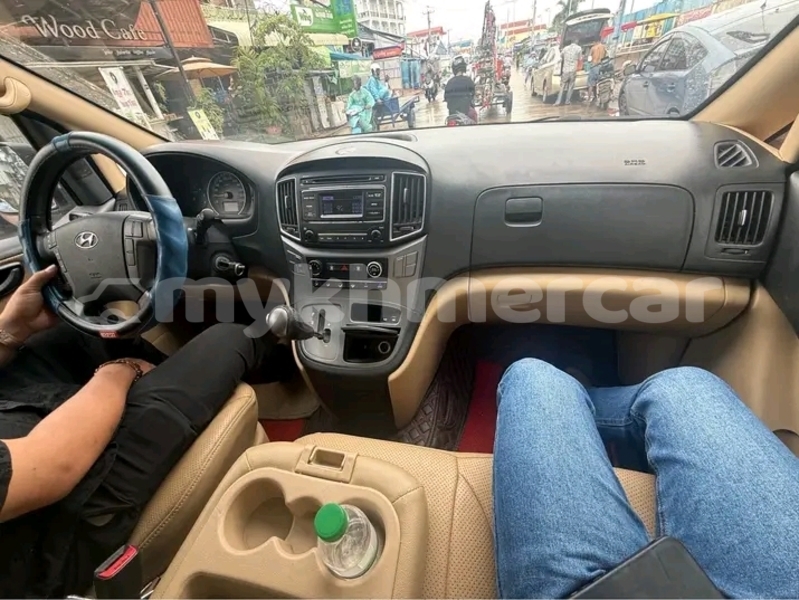 Big with watermark hyundai h1 kampong speu province chbar mon 9383