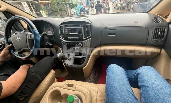 Acheter Occasion Voiture Hyundai H1 Blanc à Chbar Mon, Kampong Speu Province Acheter Occasion Voiture Hyundai H1 Blanc à Chbar Mon, Kampong Speu Province