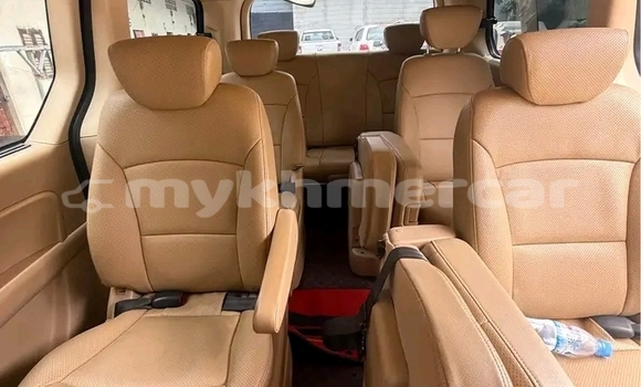 Acheter Occasion Voiture Hyundai H1 Blanc à Chbar Mon, Kampong Speu Province Acheter Occasion Voiture Hyundai H1 Blanc à Chbar Mon, Kampong Speu Province