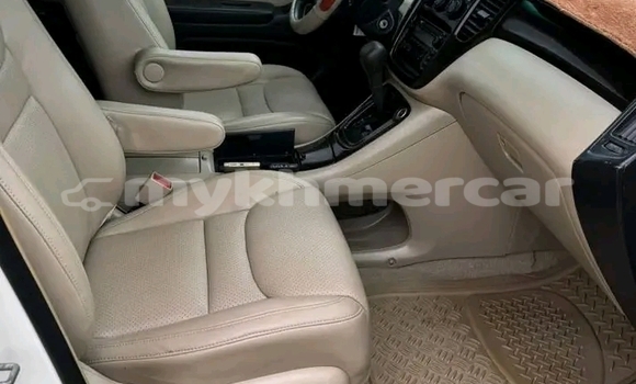 Acheter Occasion Voiture Toyota Highlander Blanc à Chbar Mon, Kampong Speu Province Acheter Occasion Voiture Toyota Highlander Blanc à Chbar Mon, Kampong Speu Province