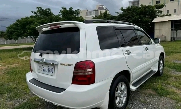 Acheter Occasion Voiture Toyota Highlander Blanc à Chbar Mon, Kampong Speu Province Acheter Occasion Voiture Toyota Highlander Blanc à Chbar Mon, Kampong Speu Province