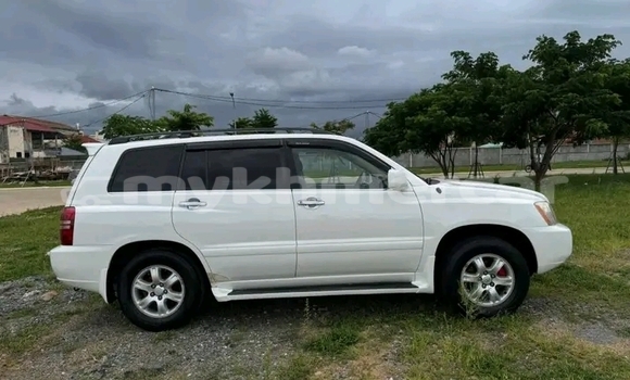 Acheter Occasion Voiture Toyota Highlander Blanc à Chbar Mon, Kampong Speu Province Acheter Occasion Voiture Toyota Highlander Blanc à Chbar Mon, Kampong Speu Province