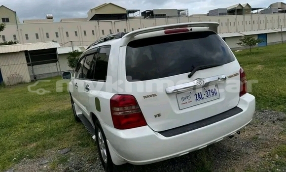 Acheter Occasion Voiture Toyota Highlander Blanc à Chbar Mon, Kampong Speu Province Acheter Occasion Voiture Toyota Highlander Blanc à Chbar Mon, Kampong Speu Province