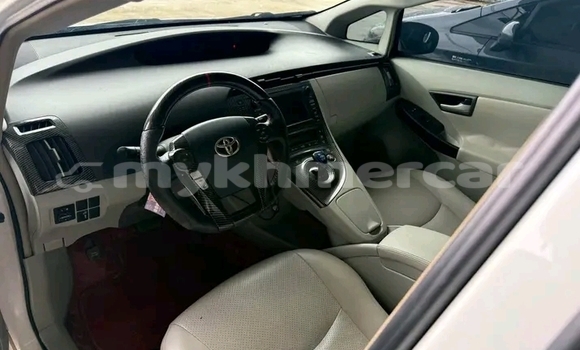 Acheter Occasion Voiture Toyota Prius Blanc à Chbar Mon, Kampong Speu Province Acheter Occasion Voiture Toyota Prius Blanc à Chbar Mon, Kampong Speu Province