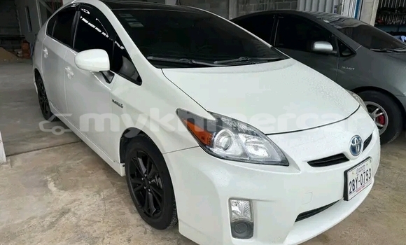 Acheter Occasion Voiture Toyota Prius Blanc à Chbar Mon, Kampong Speu Province Acheter Occasion Voiture Toyota Prius Blanc à Chbar Mon, Kampong Speu Province