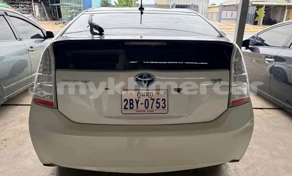 Acheter Occasion Voiture Toyota Prius Blanc à Chbar Mon, Kampong Speu Province Acheter Occasion Voiture Toyota Prius Blanc à Chbar Mon, Kampong Speu Province