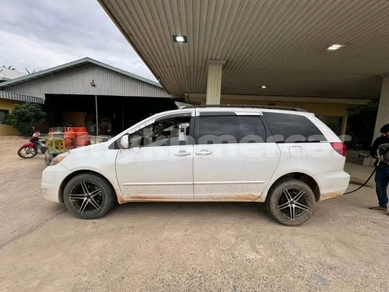 Big with watermark toyota prius kampong speu province chbar mon 9397