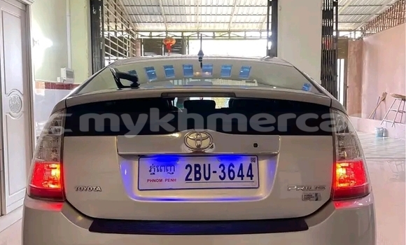 Buy Used Toyota Prius White Car in Chbar Mon in Kampong Speu Province