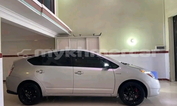 Acheter Occasion Voiture Toyota Prius Blanc à Chbar Mon, Kampong Speu Province Acheter Occasion Voiture Toyota Prius Blanc à Chbar Mon, Kampong Speu Province