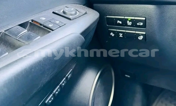 Buy Used Mercedes-Benz A200 White Car in Chbar Mon in Kampong Speu Province