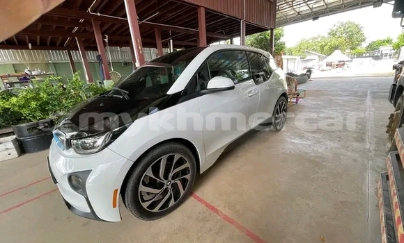 Acheter Occasion Voiture BMW 3er Blanc à Chbar Mon, Kampong Speu Province Acheter Occasion Voiture BMW 3er Blanc à Chbar Mon, Kampong Speu Province