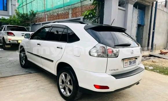 Acheter Occasion Voiture Lexus RC F Blanc à Chbar Mon, Kampong Speu Province Acheter Occasion Voiture Lexus RC F Blanc à Chbar Mon, Kampong Speu Province