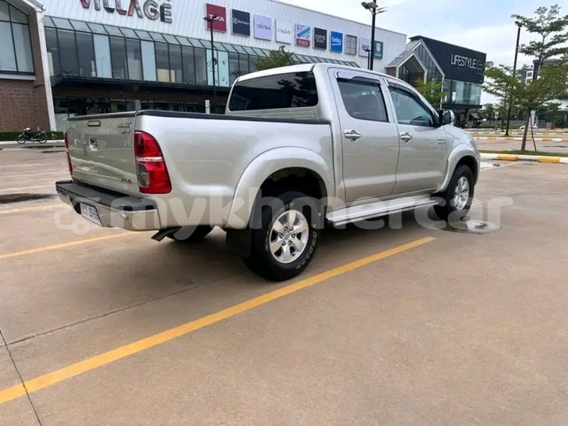 Big with watermark toyota hiluxe vigo kampong speu province chbar mon 9414