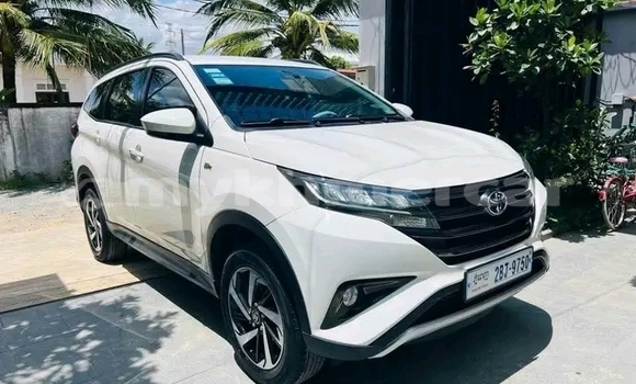 Buy Used Toyota Rush White Car in Chbar Mon in Kampong Speu Province