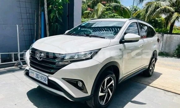 Acheter Occasion Voiture Toyota Rush Blanc à Chbar Mon, Kampong Speu Province Acheter Occasion Voiture Toyota Rush Blanc à Chbar Mon, Kampong Speu Province