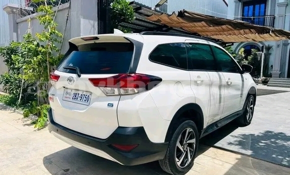 Acheter Occasion Voiture Toyota Rush Blanc à Chbar Mon, Kampong Speu Province Acheter Occasion Voiture Toyota Rush Blanc à Chbar Mon, Kampong Speu Province