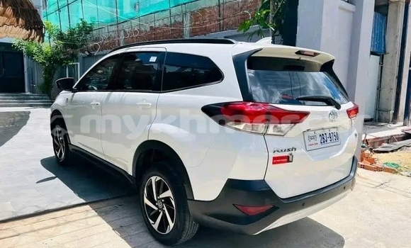 Acheter Occasion Voiture Toyota Rush Blanc à Chbar Mon, Kampong Speu Province Acheter Occasion Voiture Toyota Rush Blanc à Chbar Mon, Kampong Speu Province