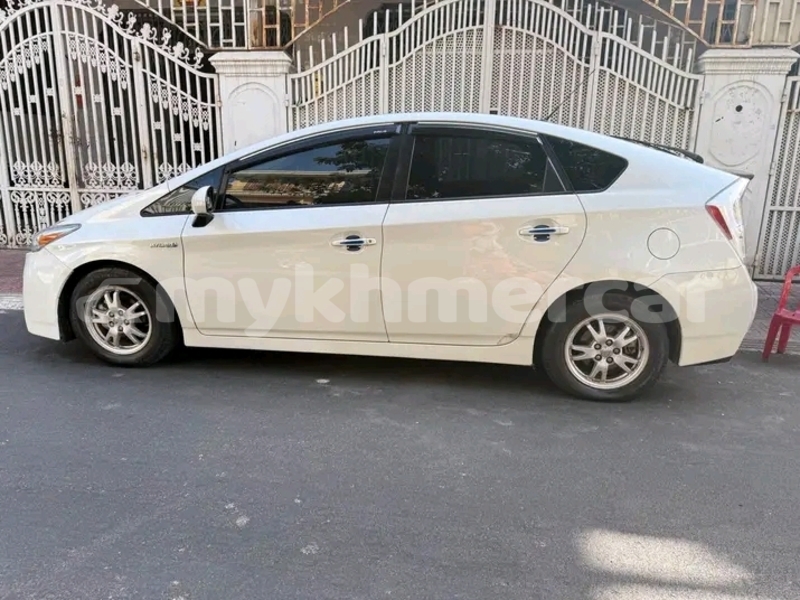 Big with watermark toyota prius preah vihear province cheom ksan 9584