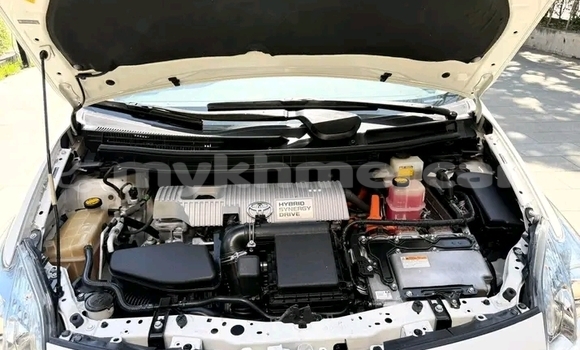 Buy Used Toyota Prius White Car in Cheom Ksan in Preah Vihear Province Buy Used Toyota Prius White Car in Cheom Ksan in Preah Vihear Province