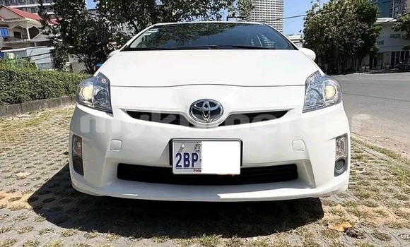 Buy Used Toyota Prius White Car in Cheom Ksan in Preah Vihear Province Buy Used Toyota Prius White Car in Cheom Ksan in Preah Vihear Province
