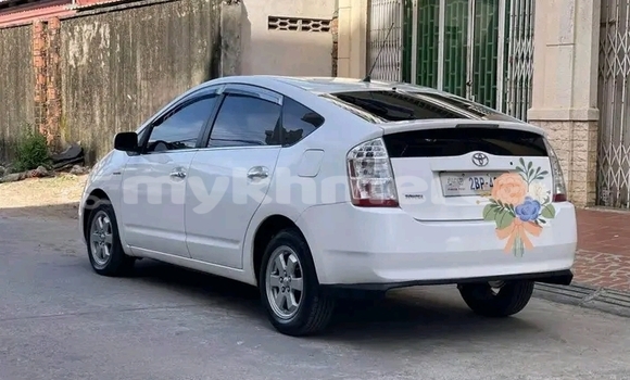 Buy Used Toyota Prius White Car in Chbar Mon in Kampong Speu Province Buy Used Toyota Prius White Car in Chbar Mon in Kampong Speu Province