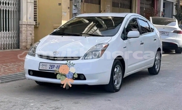 Buy Used Toyota Prius White Car in Chbar Mon in Kampong Speu Province Buy Used Toyota Prius White Car in Chbar Mon in Kampong Speu Province