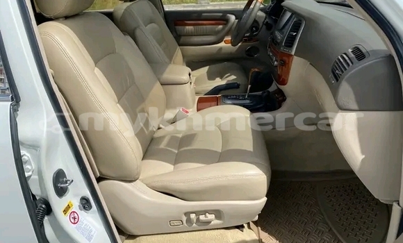 Buy Used Lexus LX 570 White Car in Kampong Cham in Kampong Cham Province Buy Used Lexus LX 570 White Car in Kampong Cham in Kampong Cham Province