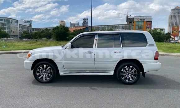 Buy Used Lexus LX 570 White Car in Kampong Cham in Kampong Cham Province Buy Used Lexus LX 570 White Car in Kampong Cham in Kampong Cham Province