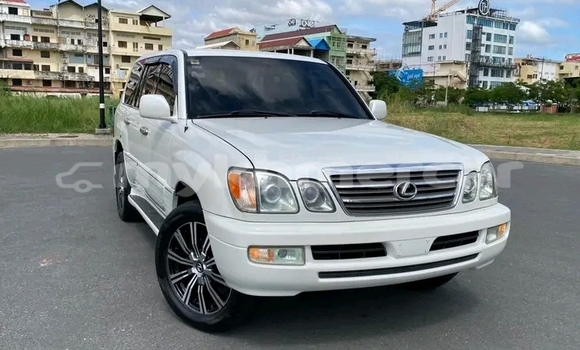 Buy Used Lexus LX 570 White Car in Kampong Cham in Kampong Cham Province Buy Used Lexus LX 570 White Car in Kampong Cham in Kampong Cham Province