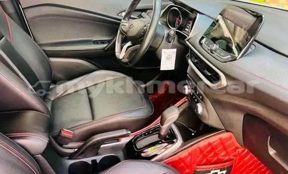 Buy Used Chevrolet Tracker White Car in Chbar Mon in Kampong Speu Province