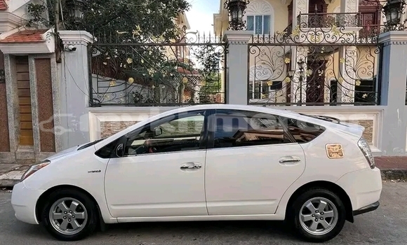 Buy Used Toyota Prius White Car in Chbar Mon in Kampong Speu Province Buy Used Toyota Prius White Car in Chbar Mon in Kampong Speu Province