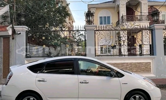 Buy Used Toyota Prius White Car in Chbar Mon in Kampong Speu Province Buy Used Toyota Prius White Car in Chbar Mon in Kampong Speu Province