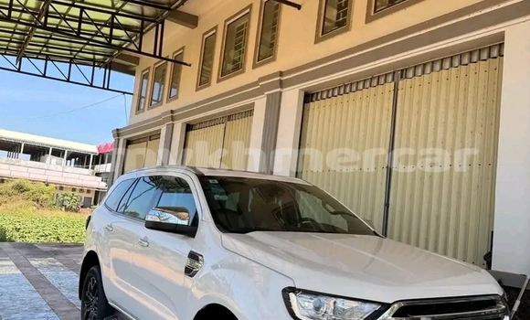 Buy Used Ford Everest White Car in Kampong Cham in Kampong Cham Province Buy Used Ford Everest White Car in Kampong Cham in Kampong Cham Province