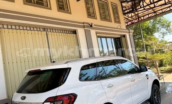 Buy Used Ford Everest White Car in Kampong Cham in Kampong Cham Province Buy Used Ford Everest White Car in Kampong Cham in Kampong Cham Province