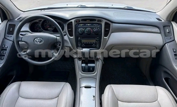 Buy Used Toyota Highlander White Car in Chbar Mon in Kampong Speu Province Buy Used Toyota Highlander White Car in Chbar Mon in Kampong Speu Province