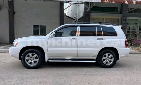 Buy Used Toyota Highlander White Car in Chbar Mon in Kampong Speu Province Buy Used Toyota Highlander White Car in Chbar Mon in Kampong Speu Province
