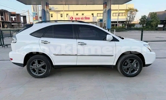 Buy Used Lexus LX White Car in Chbar Mon in Kampong Speu Province Buy Used Lexus LX White Car in Chbar Mon in Kampong Speu Province
