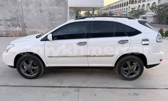 Buy Used Lexus LX White Car in Chbar Mon in Kampong Speu Province Buy Used Lexus LX White Car in Chbar Mon in Kampong Speu Province