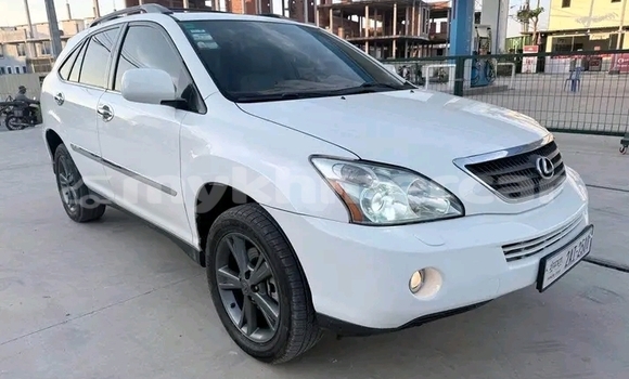 Buy Used Lexus LX White Car in Chbar Mon in Kampong Speu Province Buy Used Lexus LX White Car in Chbar Mon in Kampong Speu Province