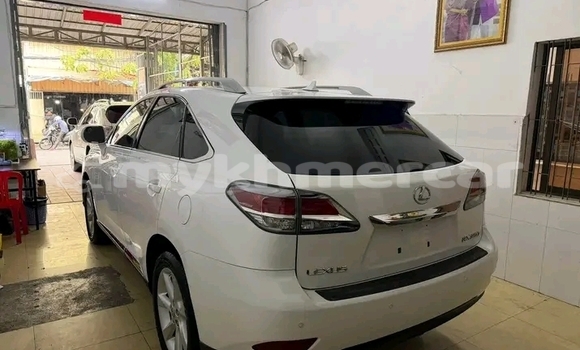 Buy Used Lexus RX 330 White Car in Chbar Mon in Kampong Speu Province Buy Used Lexus RX 330 White Car in Chbar Mon in Kampong Speu Province