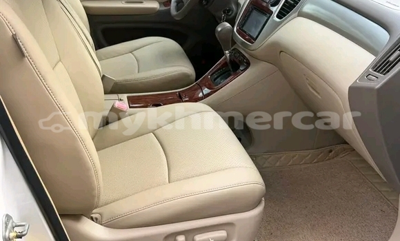 Buy Used Toyota Highlander White Car in Chbar Mon in Kampong Speu Province Buy Used Toyota Highlander White Car in Chbar Mon in Kampong Speu Province